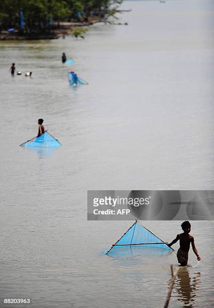 Bangladeshi villagers catch fish in the Kholpatua river in Gabura on the outskirts of Satkhira some 400 km from Dhaka on June 4, 2009. Bangladesh and...