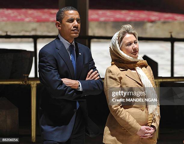 President Barack Obama and US Secretary of State Hillary Clinton tour the Sultan Hassan Mosque June 4, 2009 in Cairo. Built in 1256, the mosque is...