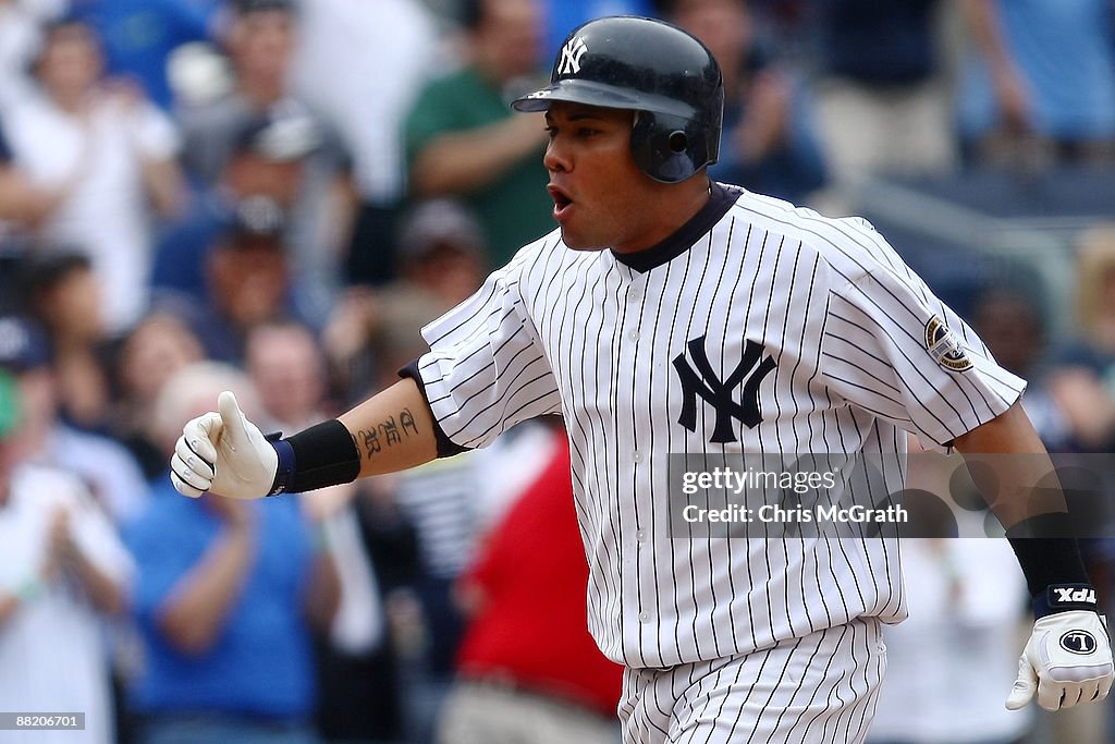 Texas Rangers v New York Yankees