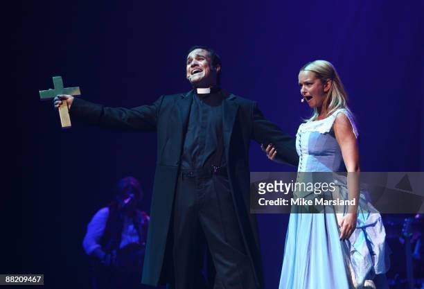 Jennifer Ellison and Shannon Noll performs 'War of The Worlds' at Elstree Studios on June 4, 2009 in Borehamwood, England. (Photo by Mike...