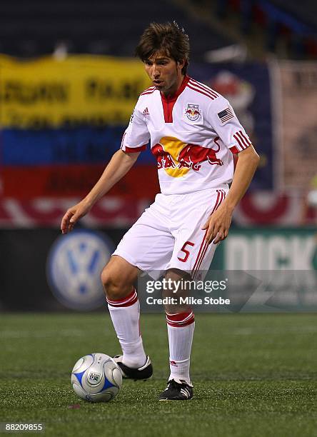 Albert Celades of the New York Red Bulls plays the ball against the Colorado Rapids at Giants Stadium in the Meadowlands on May 30, 2009 in East...