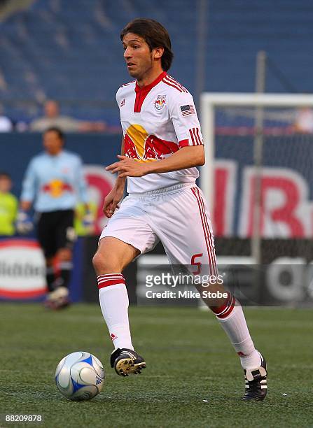 Albert Celades of the New York Red Bulls plays the ball against the Colorado Rapids at Giants Stadium in the Meadowlands on May 30, 2009 in East...