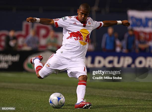 Jeremy Hall of the New York Red Bulls plays the ball against the Colorado Rapids at Giants Stadium in the Meadowlands on May 30, 2009 in East...