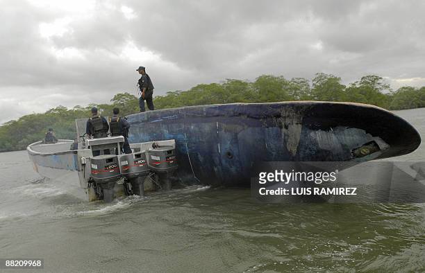 Colombian Navy personnel tow a seized midget submersible in Playa del Vigia, Narino Department on June 4, 2009. According to the Colombian...