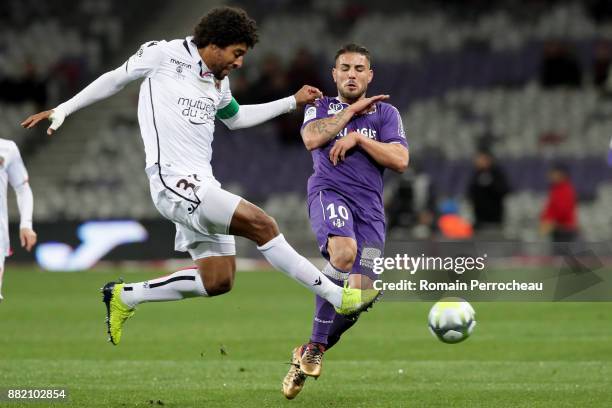 Dante Costa Santos of Nice in action during the Ligue 1 match between Toulouse and OGC Nice at Stadium Municipal on November 29, 2017 in Toulouse.