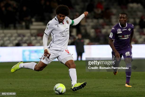 Dante Costa Santos of Nice in action during the Ligue 1 match between Toulouse and OGC Nice at Stadium Municipal on November 29, 2017 in Toulouse.