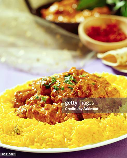 chicken tikka masalla with pilau rice - tikka masala stockfoto's en -beelden