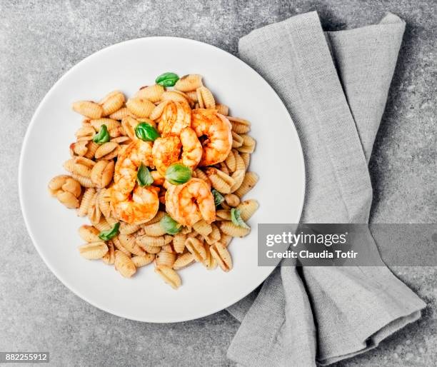 pasta with shrimp - prawn stock-fotos und bilder