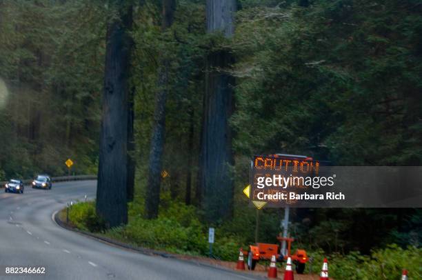 illuminated road work sign on california highway 101 north through del norte county warning be prepared to stop - contea di del norte foto e immagini stock