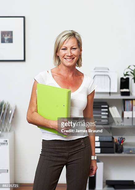 woman in her office at work - victoria map stockfoto's en -beelden