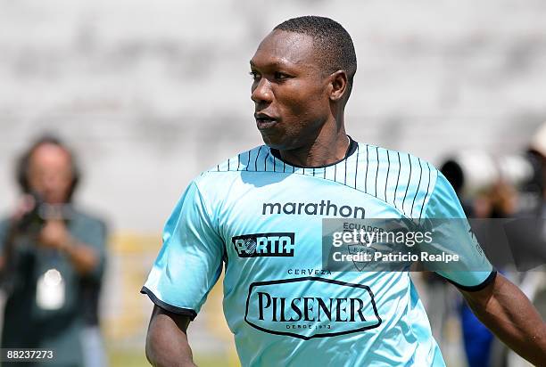 Ecuador's Walter Ayovi during a training session with the national soccer team on June 5, 2009 in Quito, Ecuador. Ecuador will play Peru in a 2010...