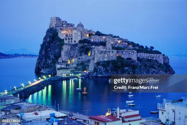 castello aragonese, ischia ponte, ischia, golf of naples, campania, italy - ilha de ischia imagens e fotografias de stock