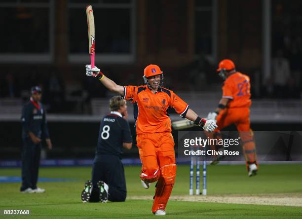 Edgar Schiferli of Netherlands celebrates victory with Ryan ten Doeschate of Netherlands during the ICC World Twenty20 Group B match between England...