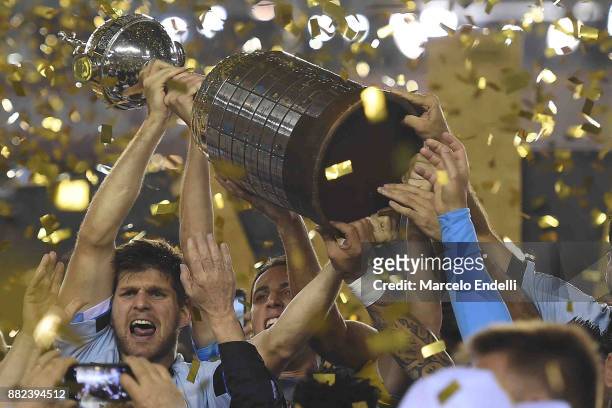 Walter Kannemann of Gremio lifts the champions trophy after the second leg match between Lanus and Gremio as part of Copa Bridgestone Libertadores...