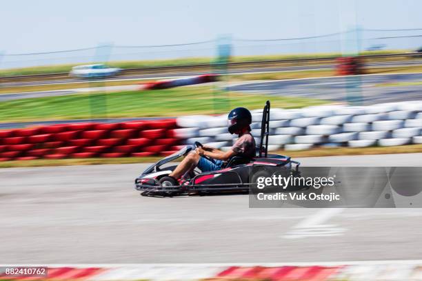 man driving go-cart - go cart imagens e fotografias de stock