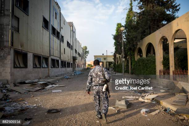 war-damaged buildings at al-salam hospital in mosul, iraq - iraq stock pictures, royalty-free photos & images