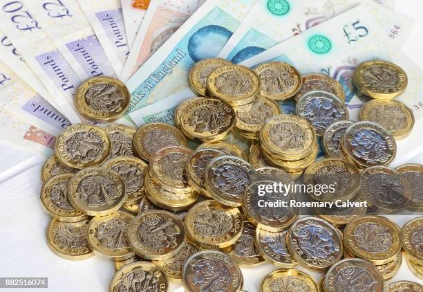Pound Notes Collection Pile Of Pound Notes Photos et images de collection - Getty Images