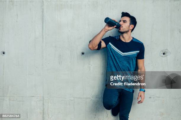 jogger drinking water - sportswear stock pictures, royalty-free photos & images