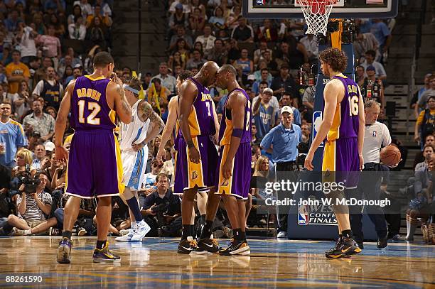 Playoffs: Los Angeles Lakers Kobe Bryant and Lamar Odom butting heads during game vs Denver Nuggets. Game 6. Denver, CO 5/29/2009 CREDIT: John W....