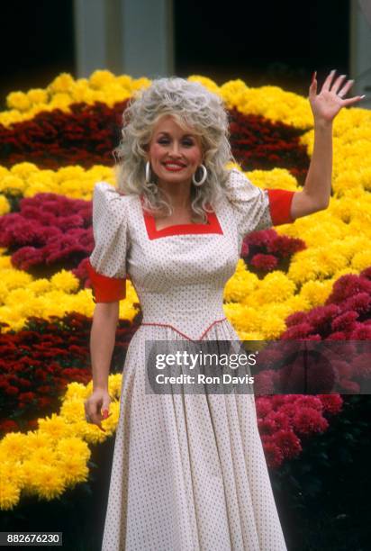 American singer and songwriter Dolly Parton poses for a portrait at Dollywood on October 24, 1988 in Pigeon Forge, Tennessee.