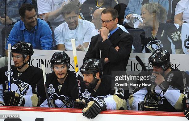Head coach Dan Bylsma of the Pittsburgh Penguins against the Detroit Red Wings during Game Four of the 2009 NHL Stanley Cup Finals on June 4, 2009 at...