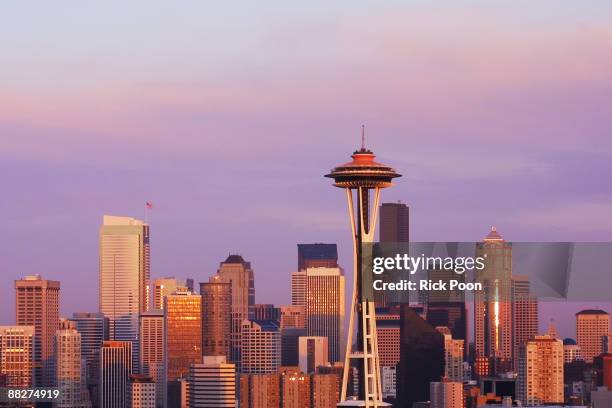 seattle skyline at sunset - space needle stock pictures, royalty-free photos & images