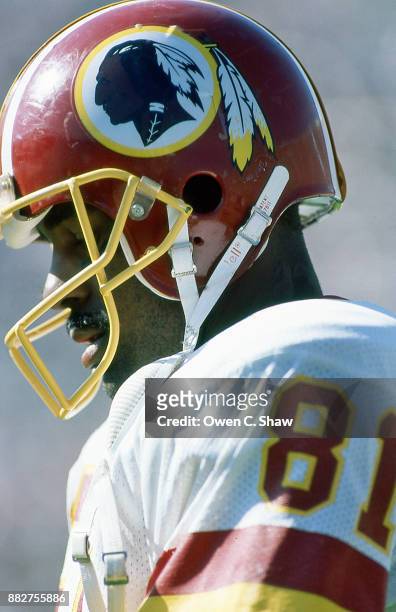 Art Monk of the Washington Redskins prepares for a game against the Los Angeles Raiders at the Coliseum circa 1989 in Los Angeles,California on...