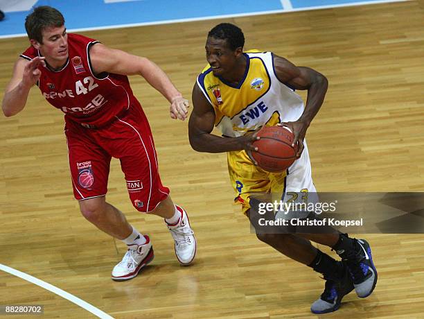 Rickey Paulding of Oldenburg moves to the basket against Beckham Wyrick of Brose Baskets Bamberg during the Basketball Bundesliga Play-Off match...