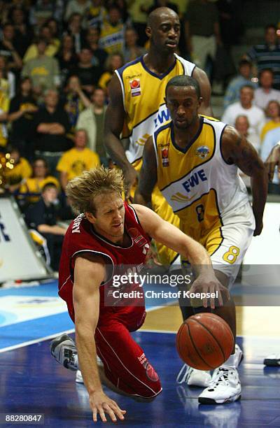 John Goldsberry of Bamberg battles for the ball with Je'Kel Foster of Oldenburg during the Basketball Bundesliga Play-Off match between EWE Baskets...