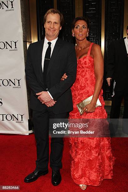 Actor Jeff Daniels and wife, Kathleen Treado attend the 63rd Annual Tony Awards at Radio City Music Hall on June 7, 2009 in New York City.