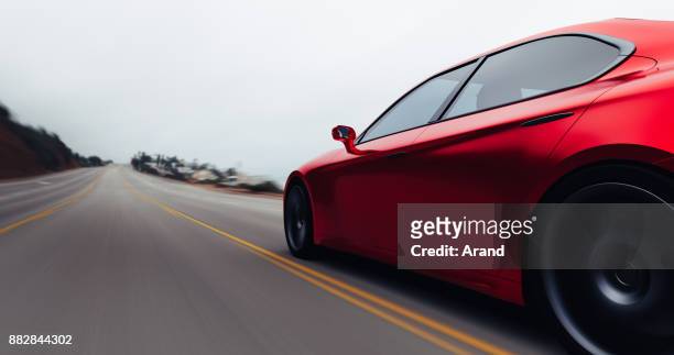 auto fahren auf einer straße auf dem seeweg - auto rot stock-fotos und bilder