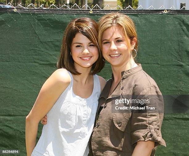 Selena Gomez and her mom Mandy Cornett arrive to the 20th Annual "A Time for Heroes" Celebrity Carnival held at the Wadsworth Theater on June 7, 2009...