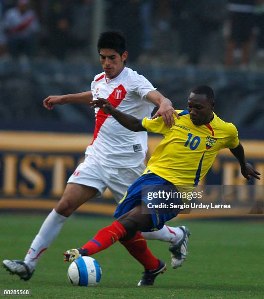Ecuador's player Walter Ayovi vies for the ball with Peru's player Carlos Zambrano during their World Cup 2010 qualifying round match at National...