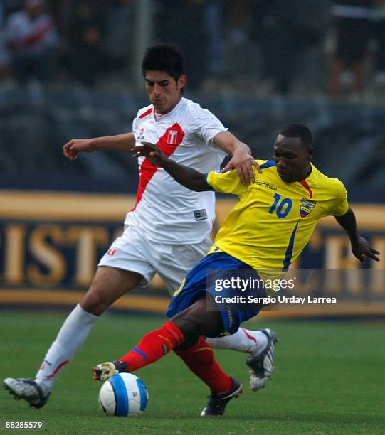 Ecuador's player Walter Ayovi vies for the ball with Peru's player Carlos Zambrano during their World Cup 2010 qualifying round match at National...