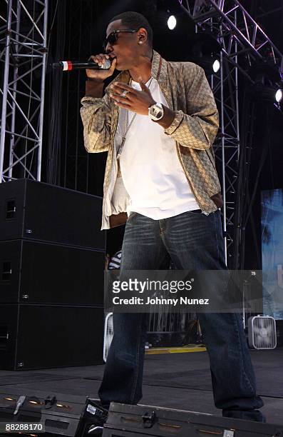 Fabolous performs during HOT 97 Summer Jam 2009 at Giants Stadium on June 7, 2009 in East Rutherford, New Jersey.
