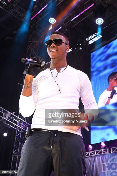 Jeremih performs during HOT 97 Summer Jam 2009 at Giants Stadium on June 7, 2009 in East Rutherford, New Jersey.