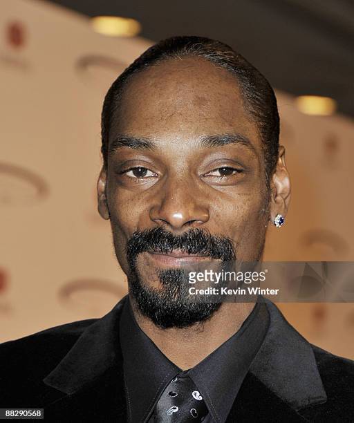 Rapper Snoop Dogg arrives at the Cedars-Sinai Medical Center's 24th Annual Sports Spectacular at the Century Plaza Hotel on June 7, 2009 in Los...