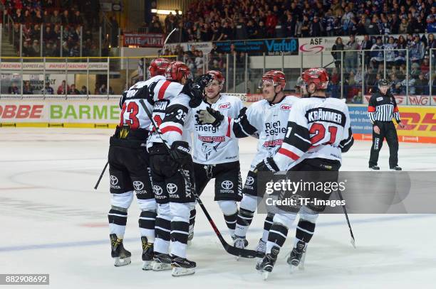 The team of Kölner Haie celebrates a goal during the DEL match between Iserlohn Roosters and Kölner Haie on November 22, 2017 in Iserlohn, Germany.