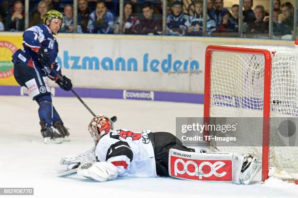 Blaine Down of Iserlohn Roosters and Justin Peters of Koeln ist geschlagen battle for the ball during the DEL match between Iserlohn Roosters and...