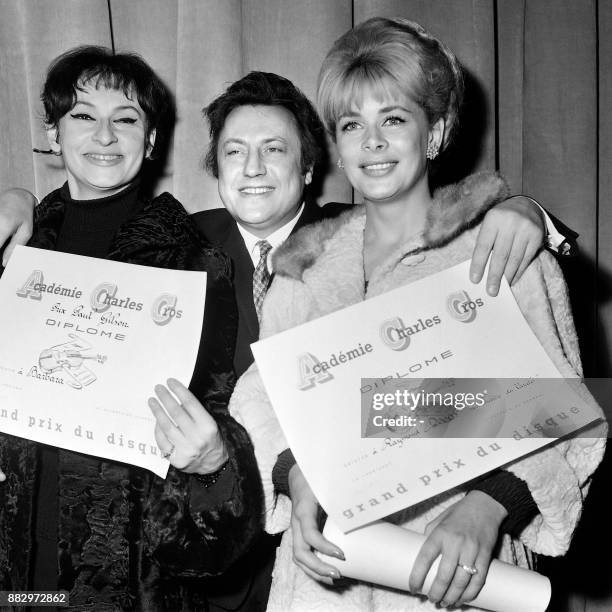 Barbara, Raymond Devos and Jacqueline Huet pose with their awards after receiving the prize of the "Grand prix du disque de l'Academie Charles Gros",...