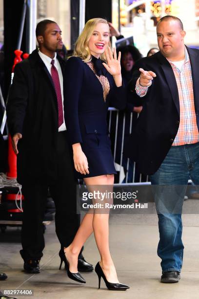 Ator Margot Robbie is seen Leaving "Good Morning America" on November 30, 2017 in New York City.