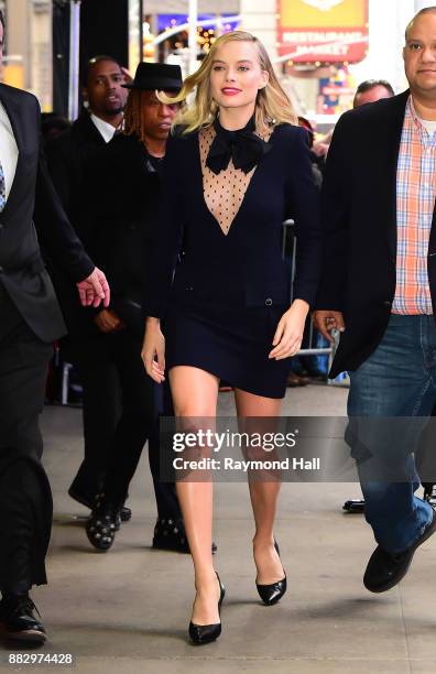 Ator Margot Robbie is seen Leaving "Good Morning America" on November 30, 2017 in New York City.