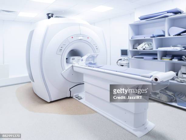 scanner à résonance magnétique - medical scanner stock photos et images de collection