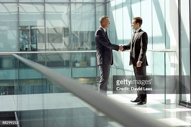 business meeting - handshake business zwei personen stock-fotos und bilder