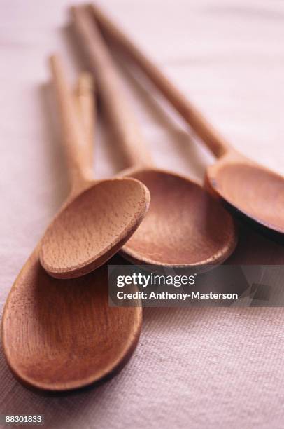 wooden spoons - anthony masterson photos et images de collection