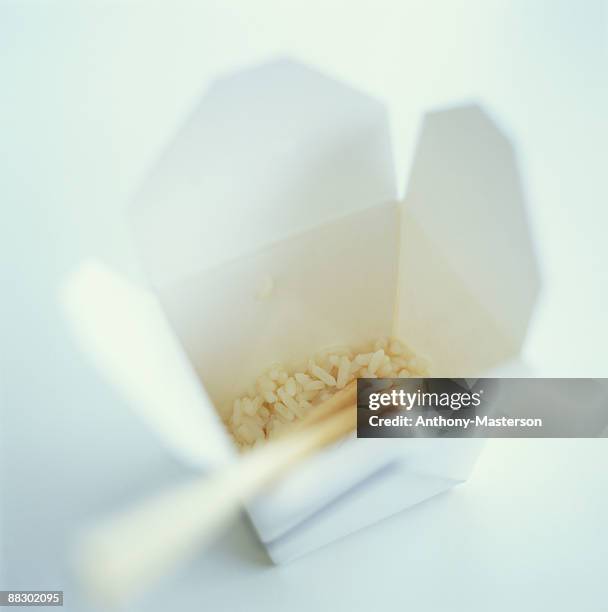 rice in chinese take out box - anthony masterson stock-fotos und bilder
