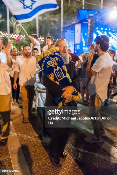 Israel, Tel Aviv-Yafo, Kikar Rabin - 12th October 2017 - orthodox and secular Jews celebrate Simchat Torah - the Jewish holiday that celebrates and...