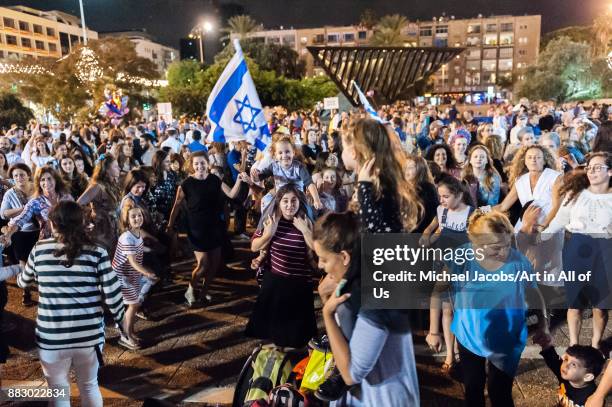Israel, Tel Aviv-Yafo, Kikar Rabin - 12th October 2017 - orthodox and secular Jews celebrate Simchat Torah - the Jewish holiday that celebrates and...