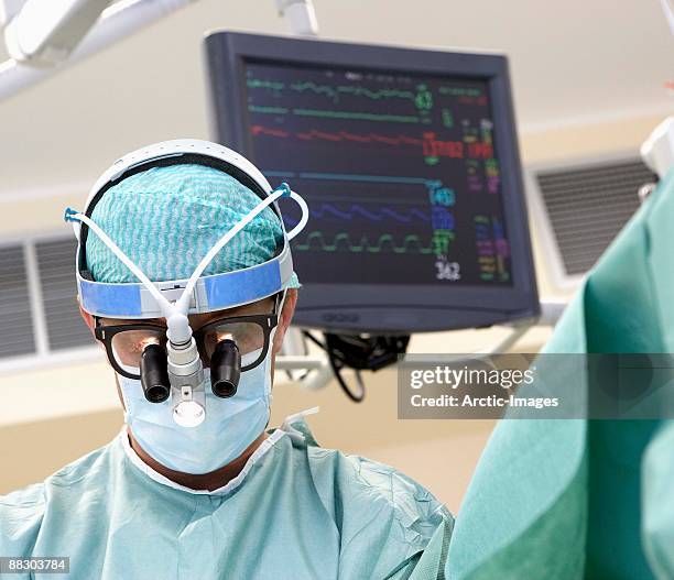 heart surgeon - surgical loupes stock pictures, royalty-free photos & images