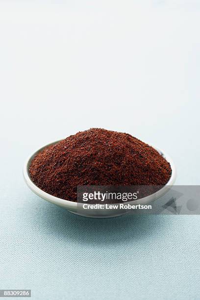 bowl of ground ancho chile - ancho stockfoto's en -beelden